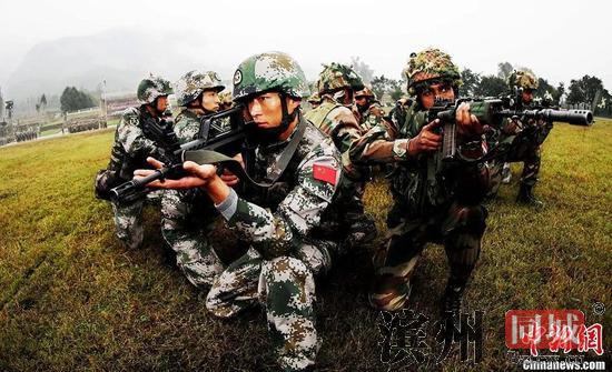 ▲资料图片:2013年11月13日,“携手-2013”中印陆军反恐联合训练圆满落下帷幕。